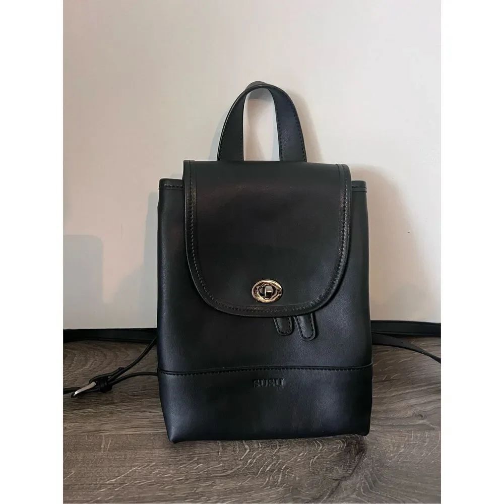Susu turn lock closure  leather backpack